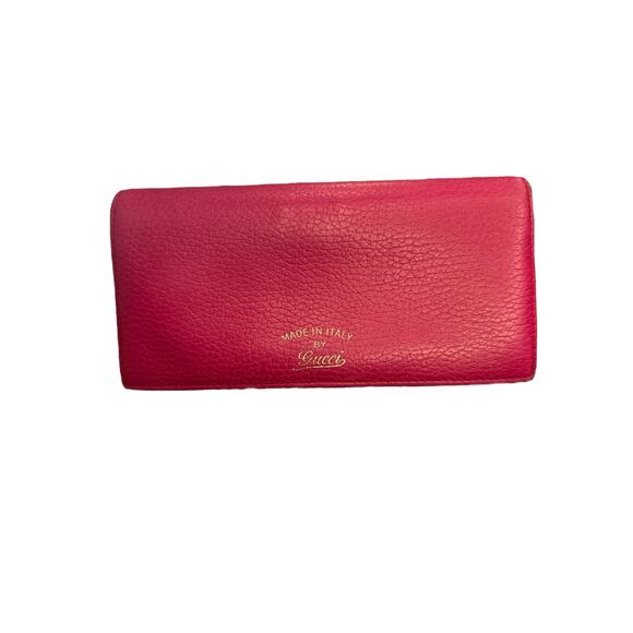 297. Gucci Swing Magenta Leather Wallet